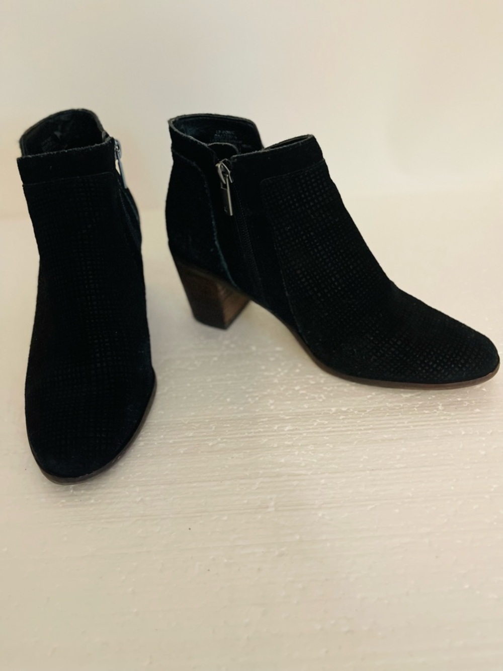Lucky Brand Black Ponic Textured Crosshatch pattern Ankle Booties size 8M